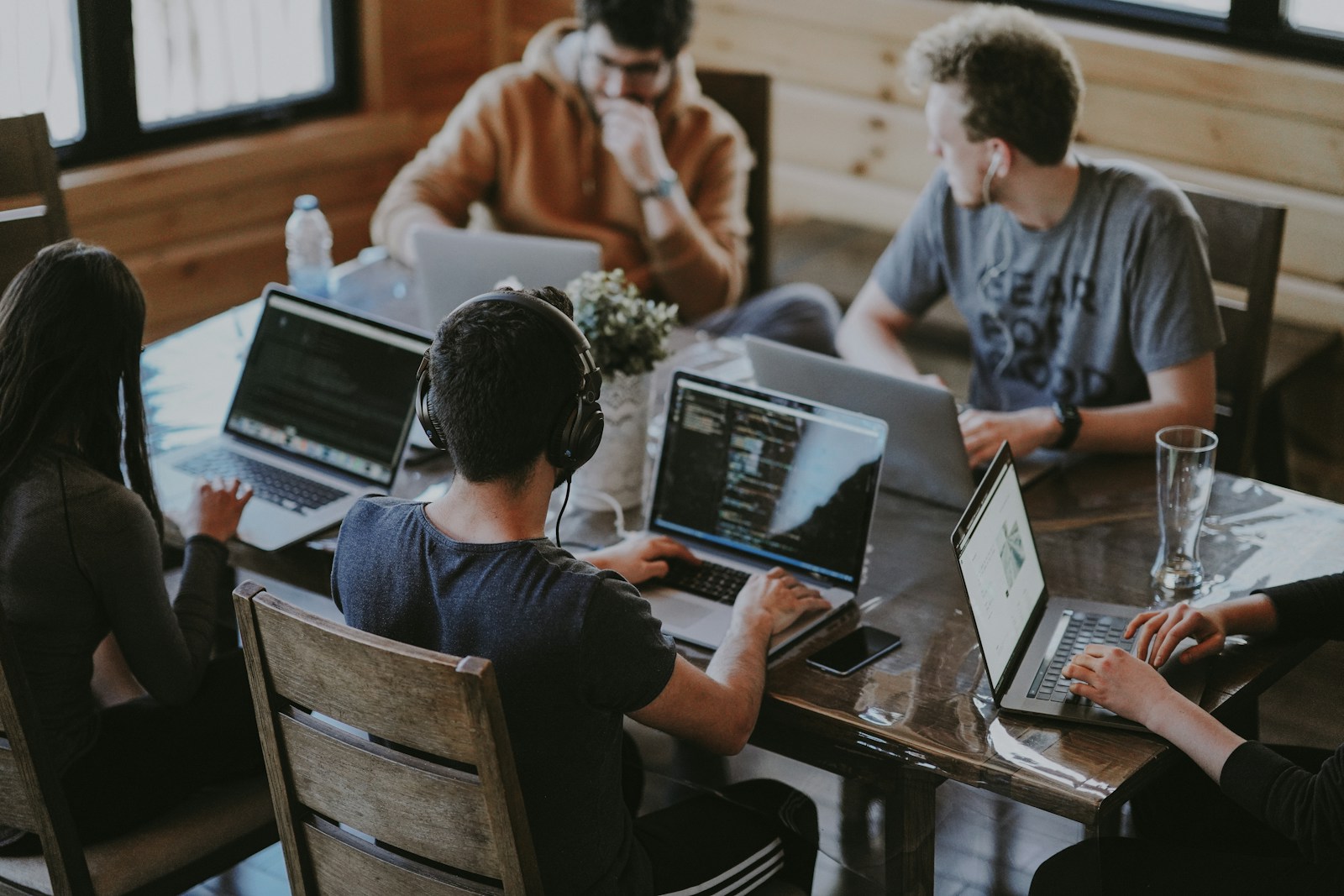 Team arbeitet AI-gestützt am BPMN-Modell